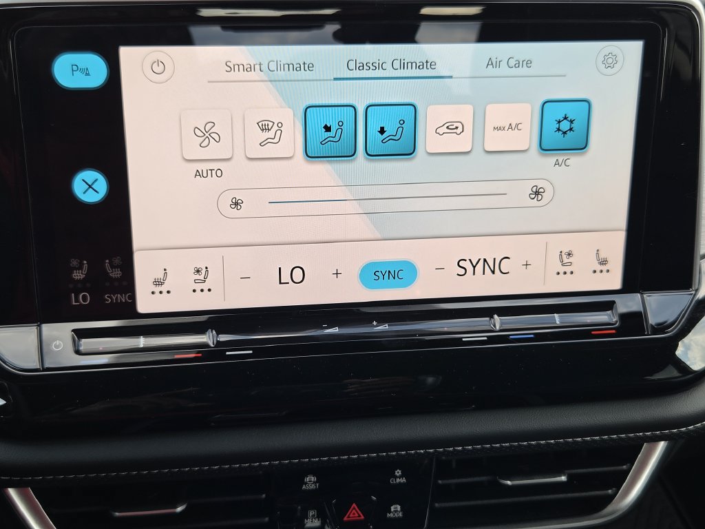 New 2026 Volkswagen Atlas Cross Sport SE FWD image 17