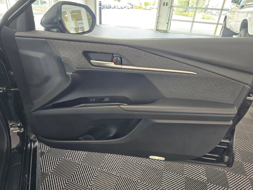 Used 2025 Toyota Camry XLE FWD image 44