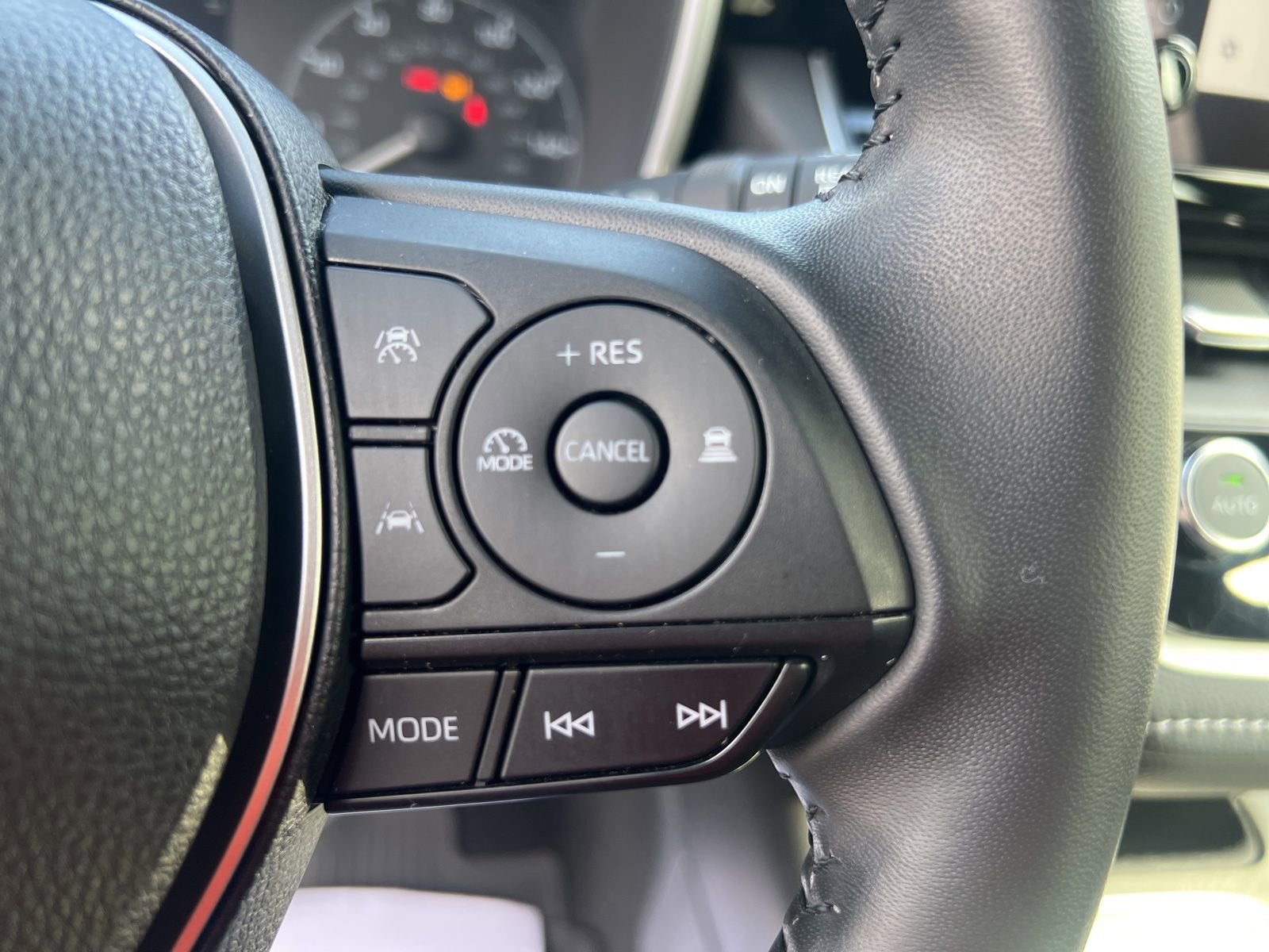 Used 2023 Toyota Corolla SE w/ SE Premium Package image 14