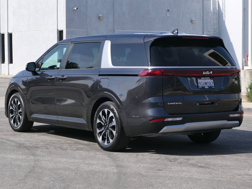 Used 2024 Kia Carnival EX image 5
