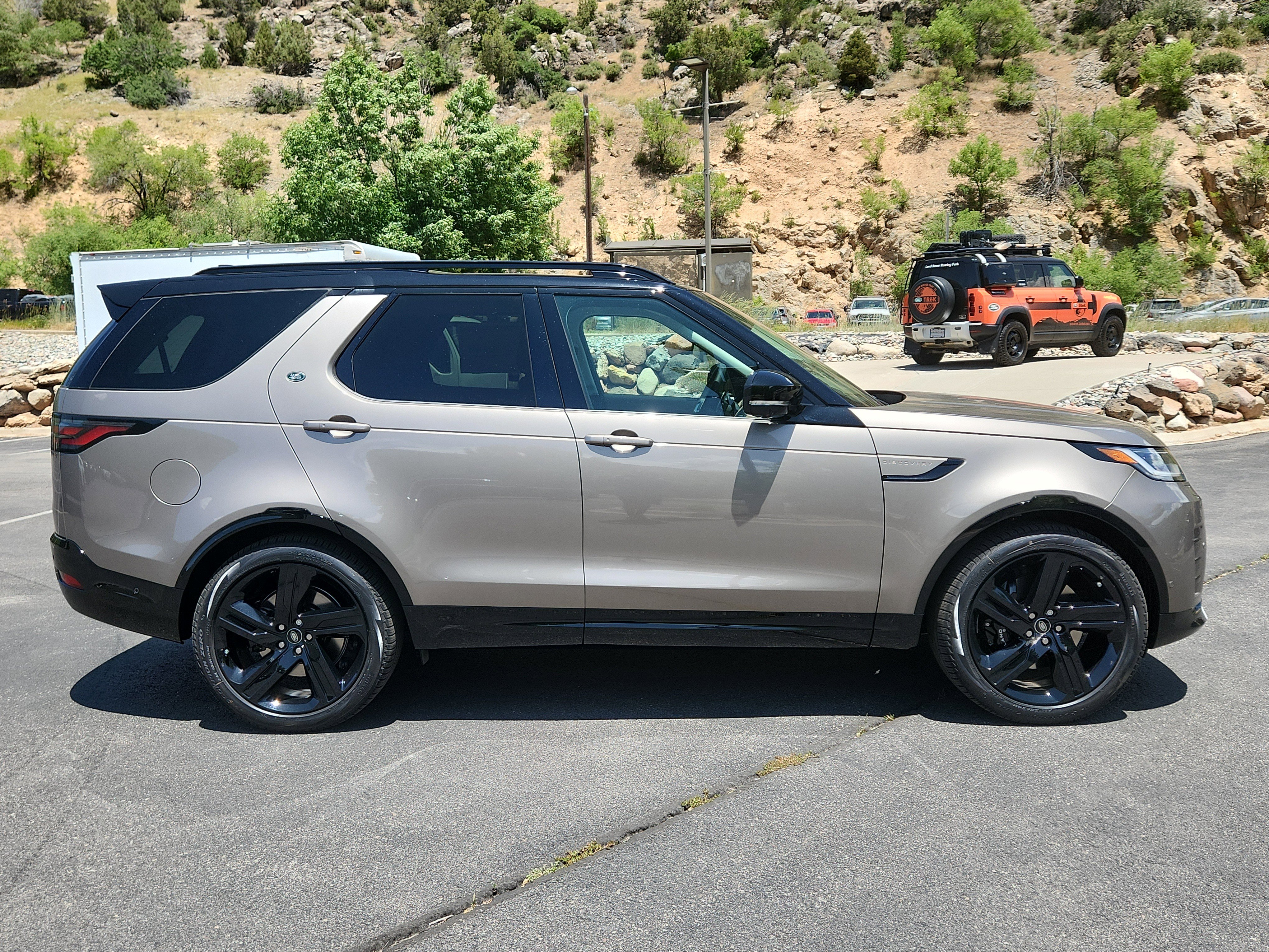 New 2025 Land Rover Discovery Metropolitan Edition video 2