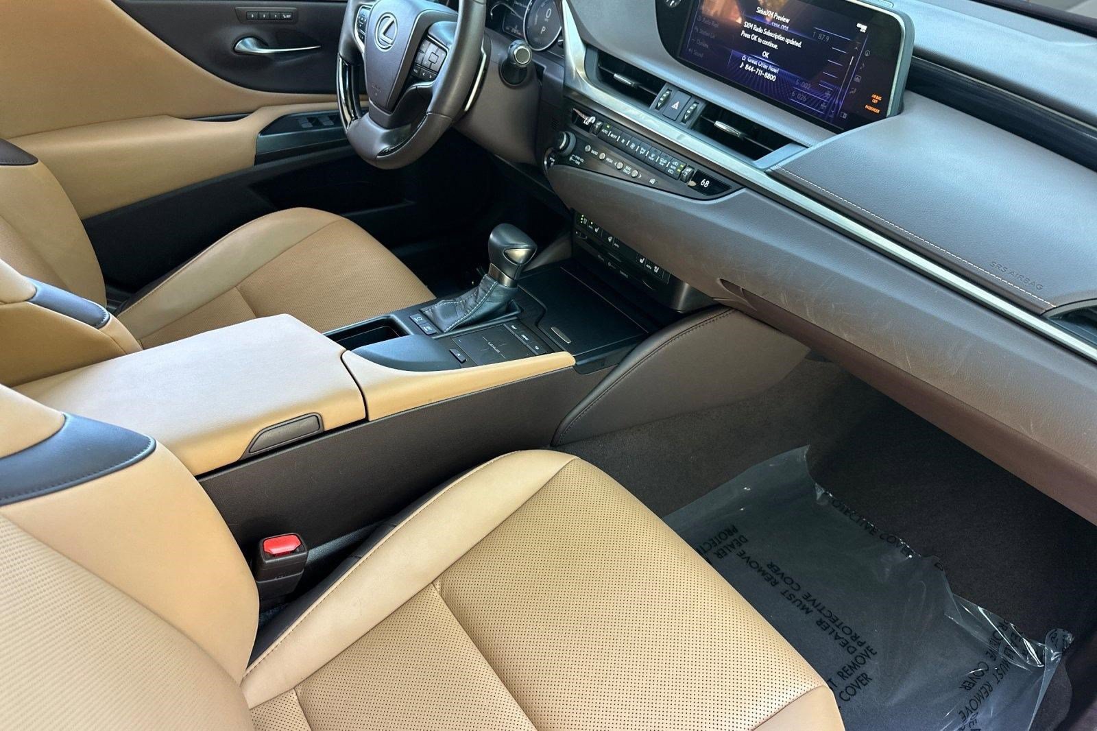 Used 2020 Lexus ES 300h w/ Premium Package FWD image 32