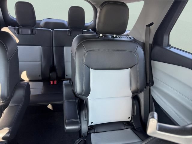 Used 2023 Ford Explorer XLT w/ Equipment Group 202A AWD/4WD image 18