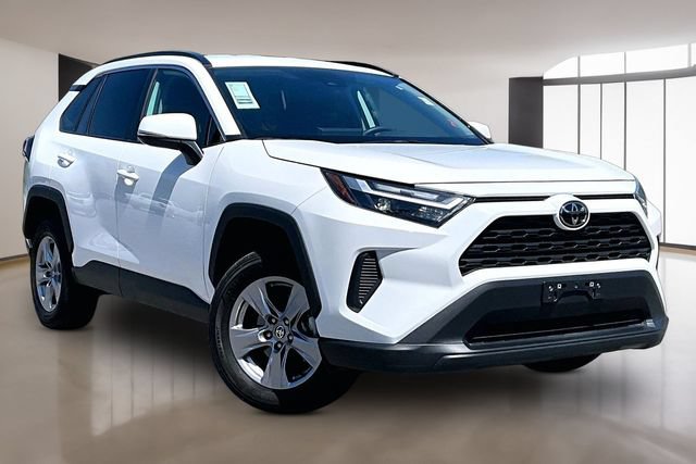 Used 2025 Toyota RAV4 XLE FWD image 3