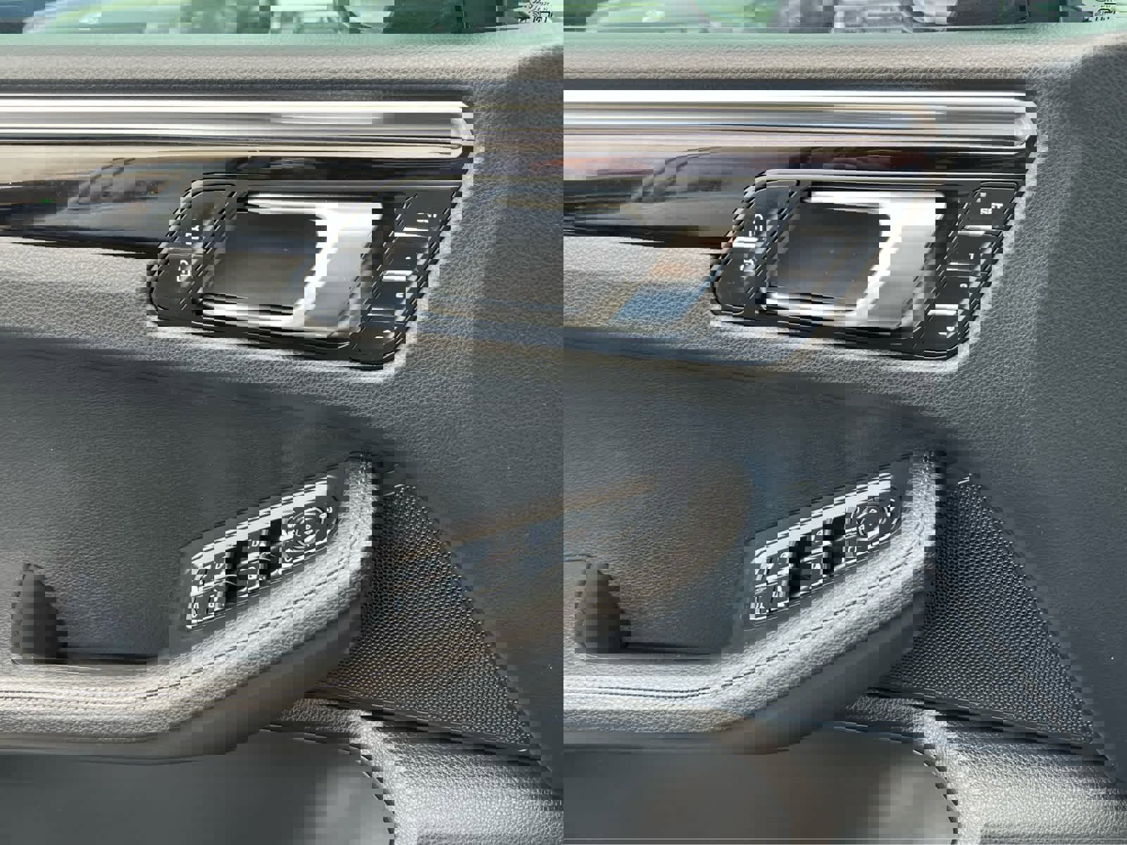 Used 2024 Porsche Macan image 31