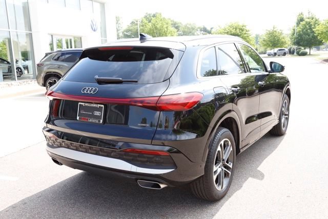 Used 2025 Audi Q5 Premium Plus w/ Premium Plus AWD/4WD image 3