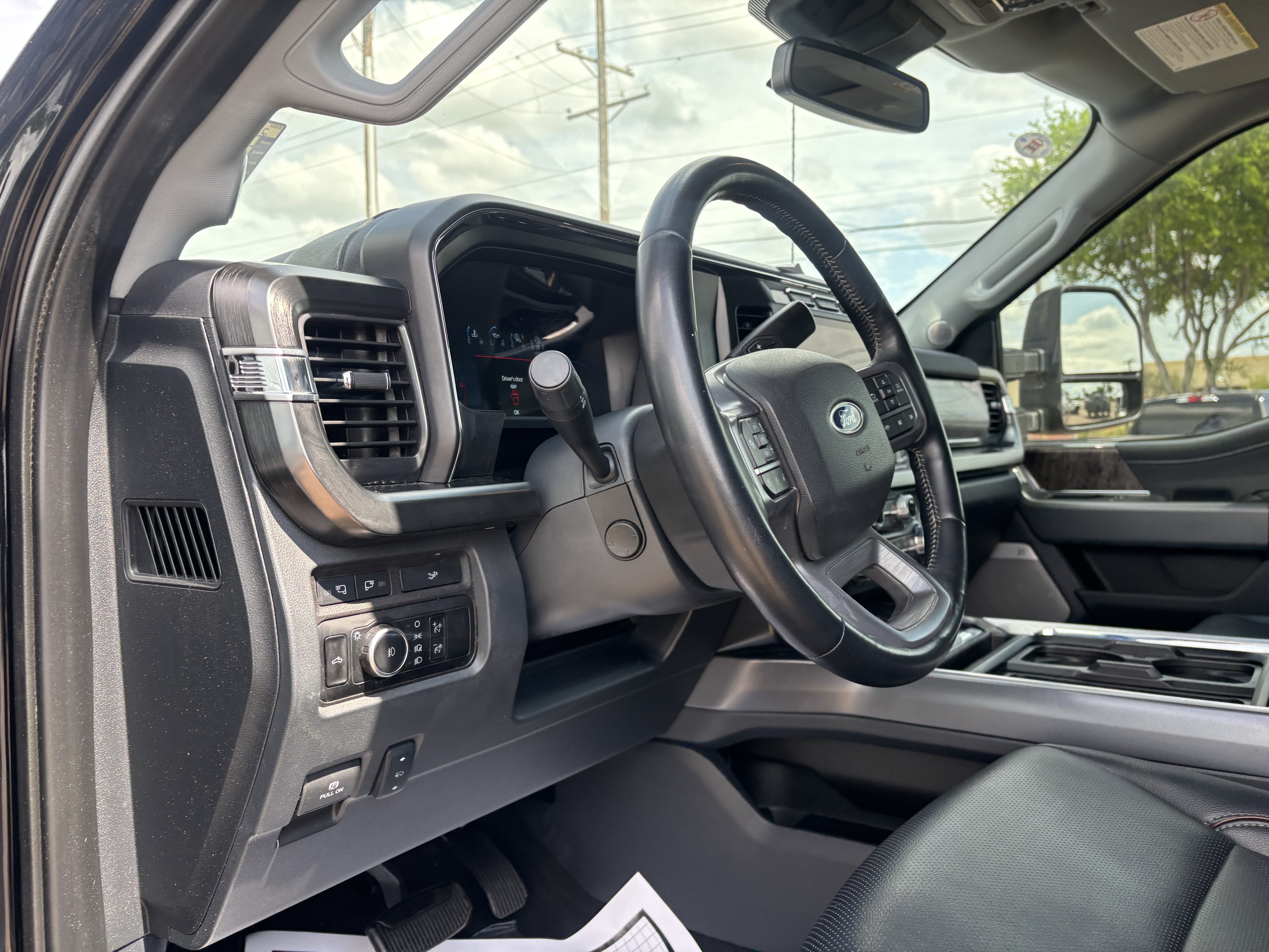 Certified 2024 Ford F250 Lariat w/ Lariat Ultimate Package AWD/4WD image 12