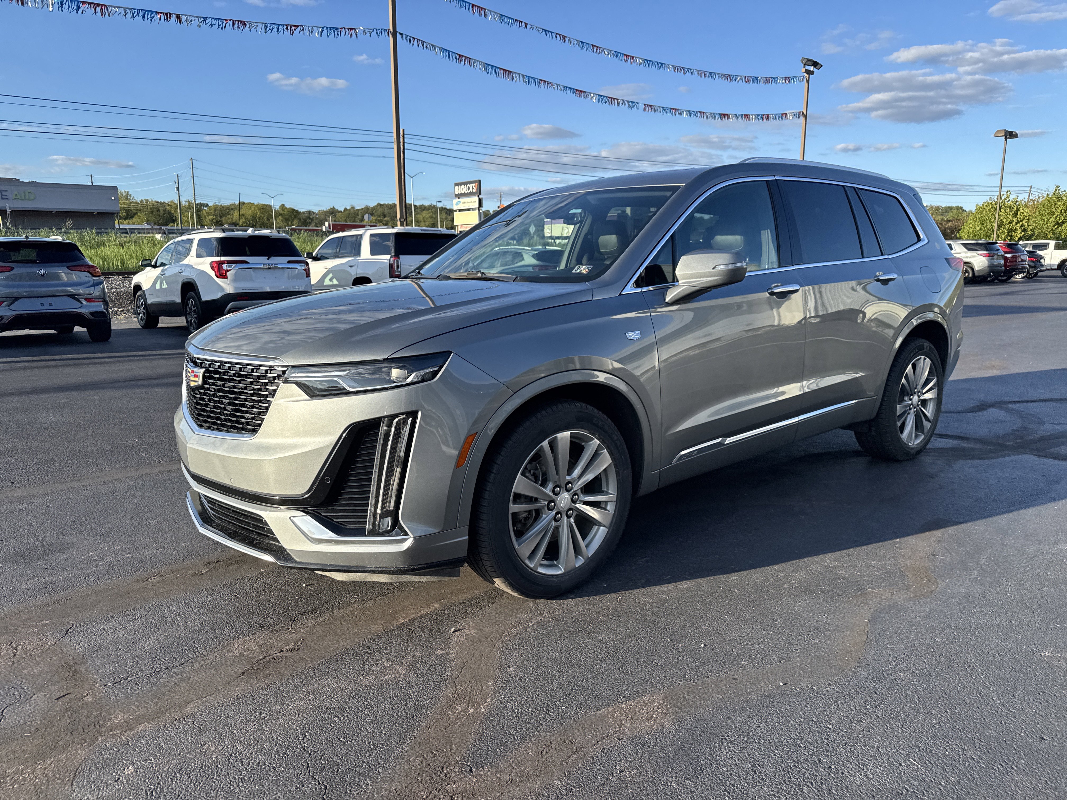 Used 2023 Cadillac XT6 Premium Luxury image 8