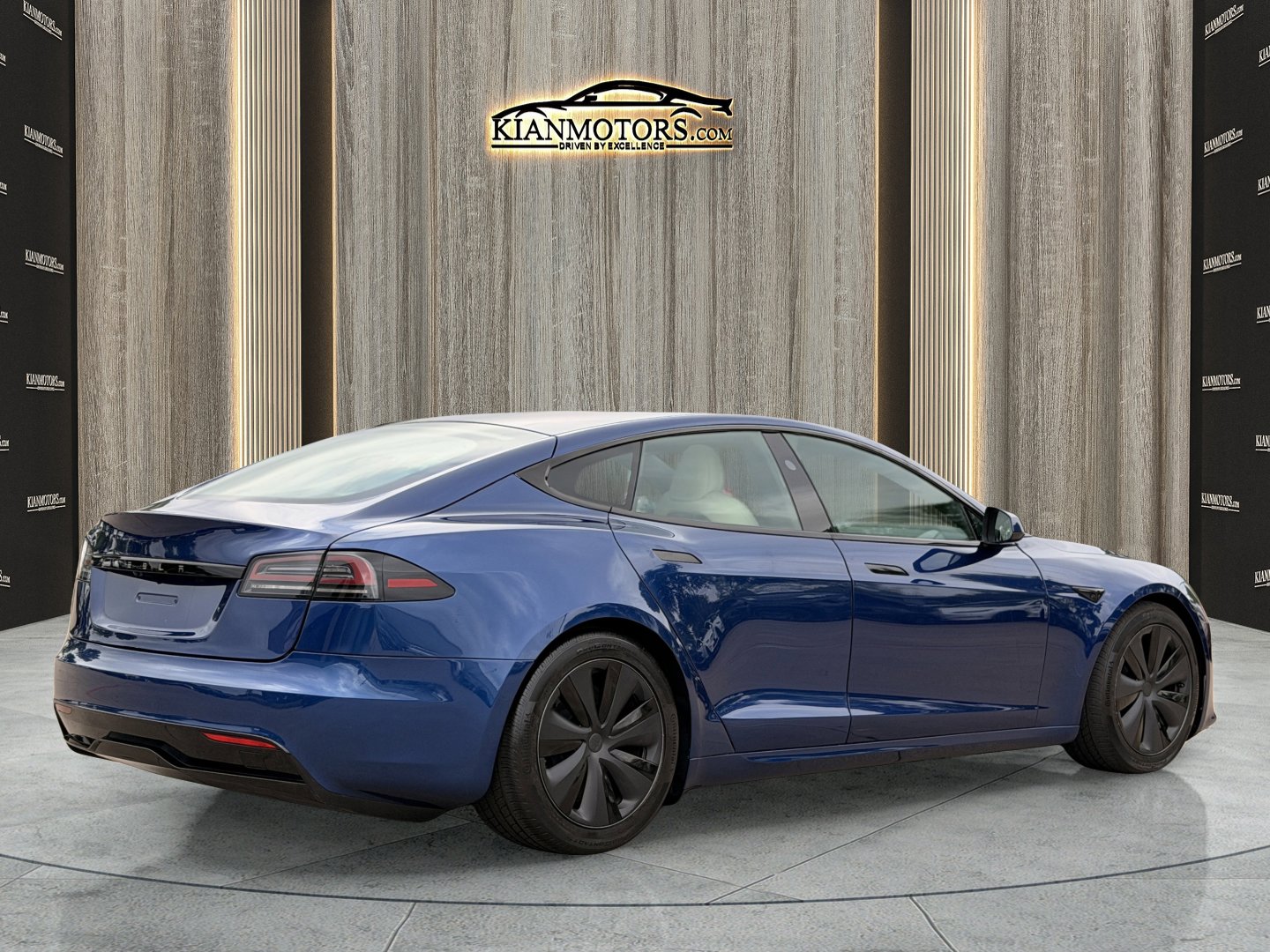 Used 2025 Tesla Model S image 10