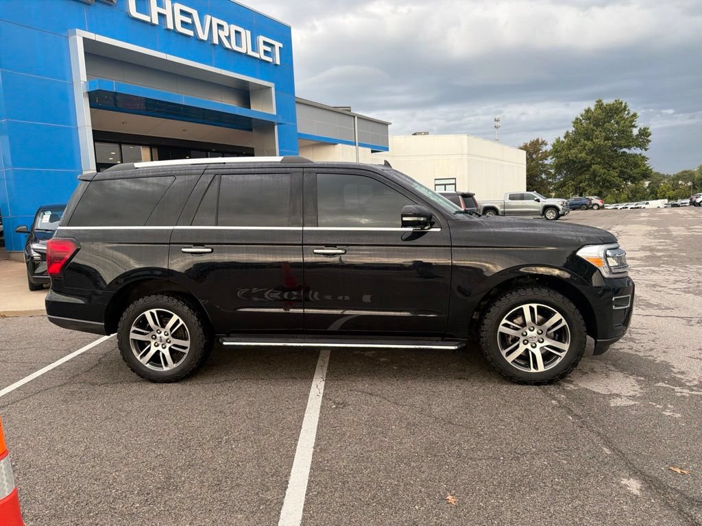 Used 2023 Ford Expedition Limited AWD/4WD image 2