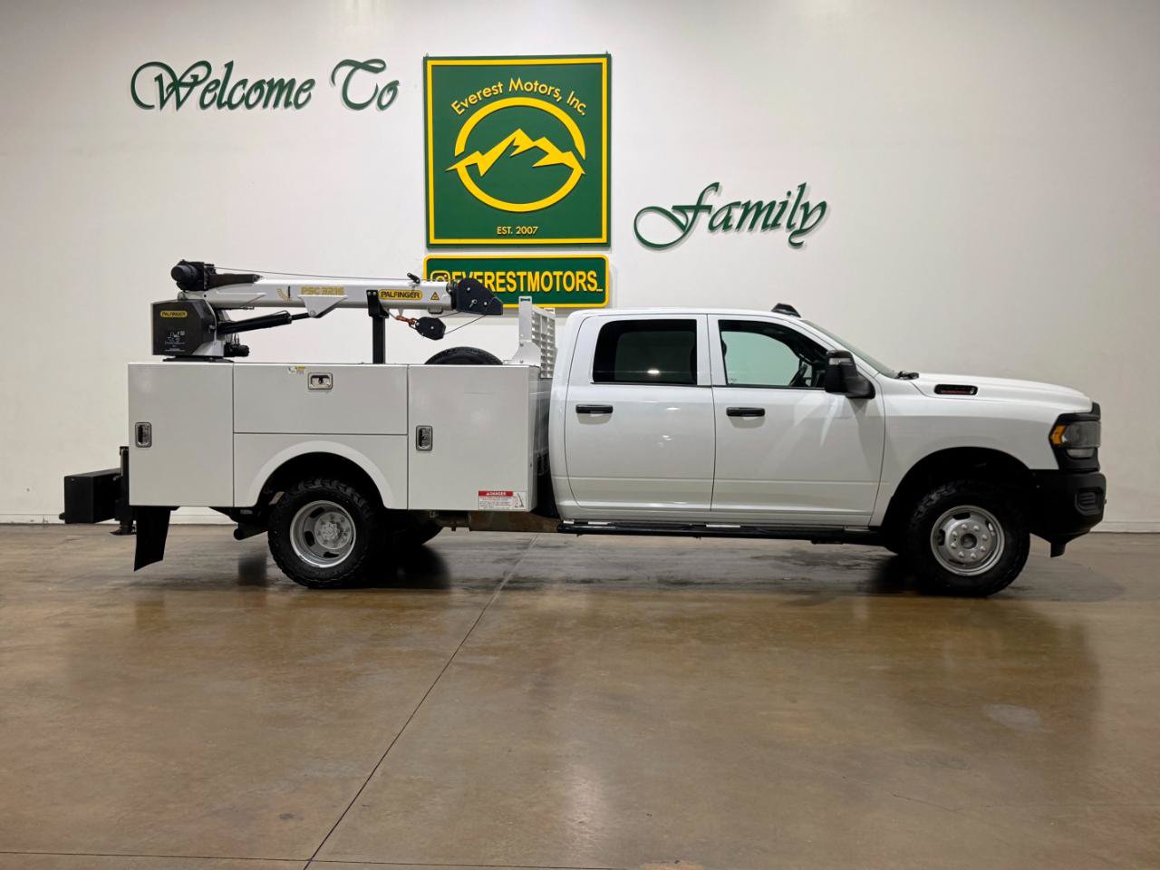 Used 2024 RAM 3500 Tradesman AWD/4WD image 9