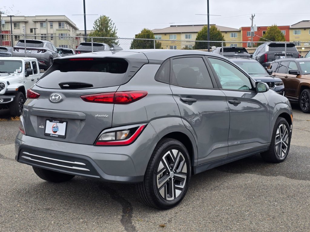 Used 2023 Hyundai Kona SE FWD image 7