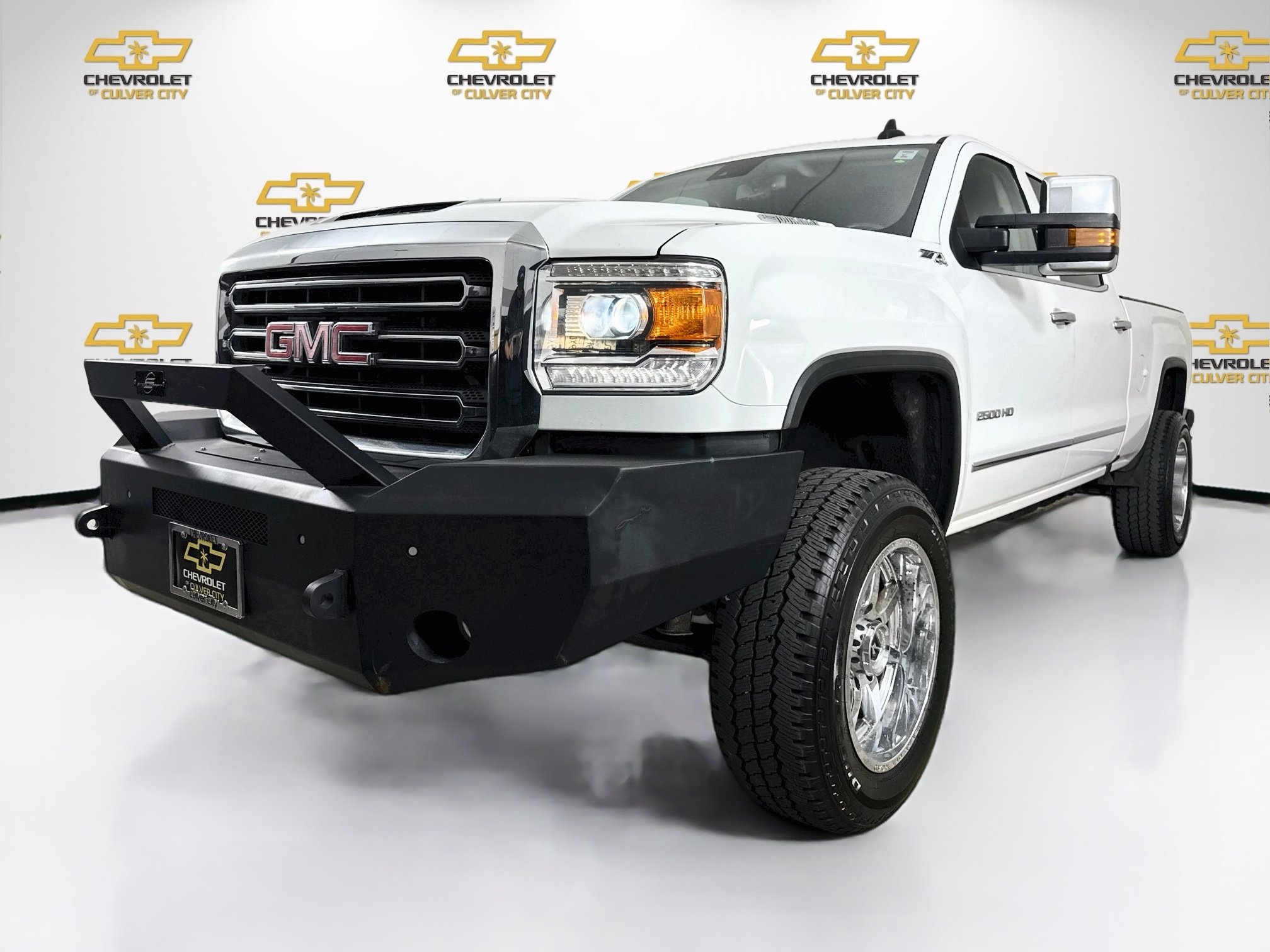 Used 2019 GMC Sierra 2500 SLT w/ Duramax Plus Package AWD/4WD image 3