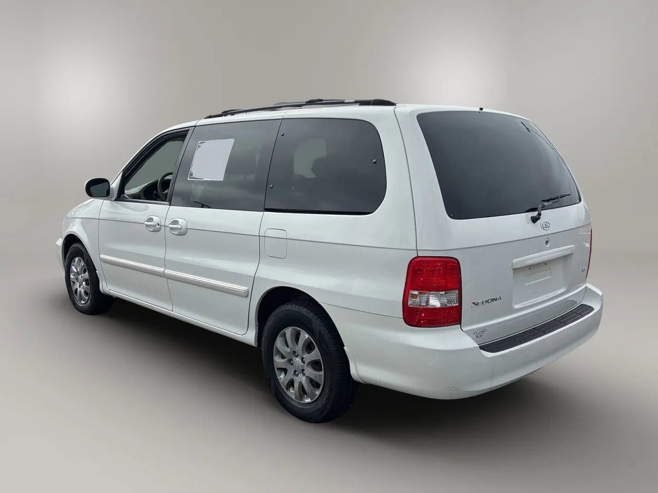Used 2005 Kia Sedona LX image 2