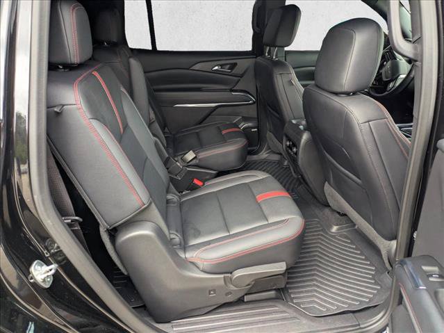 Used 2025 Chevrolet Traverse RS AWD/4WD image 18