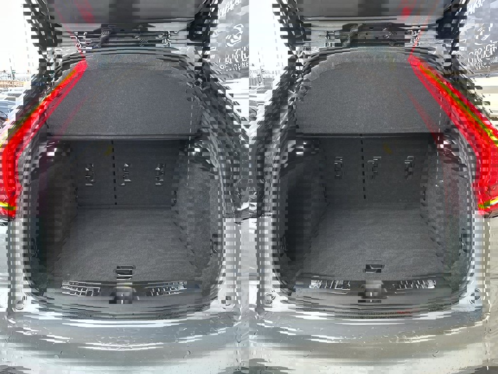 Used 2024 Cadillac XT4 Premium Luxury image 14