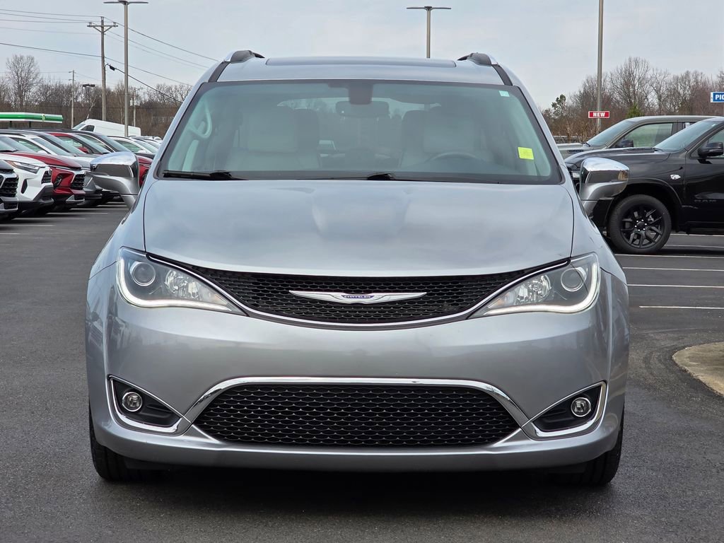 Used 2020 Chrysler Pacifica Limited image 3