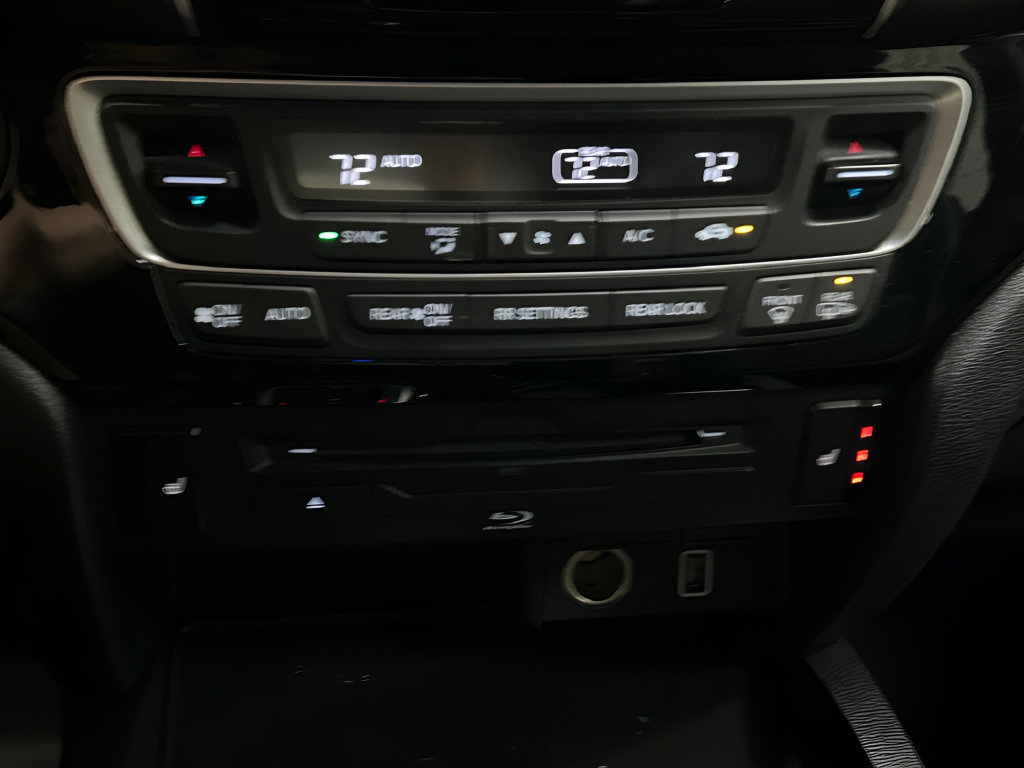 Certified 2022 Honda Pilot Touring image 19