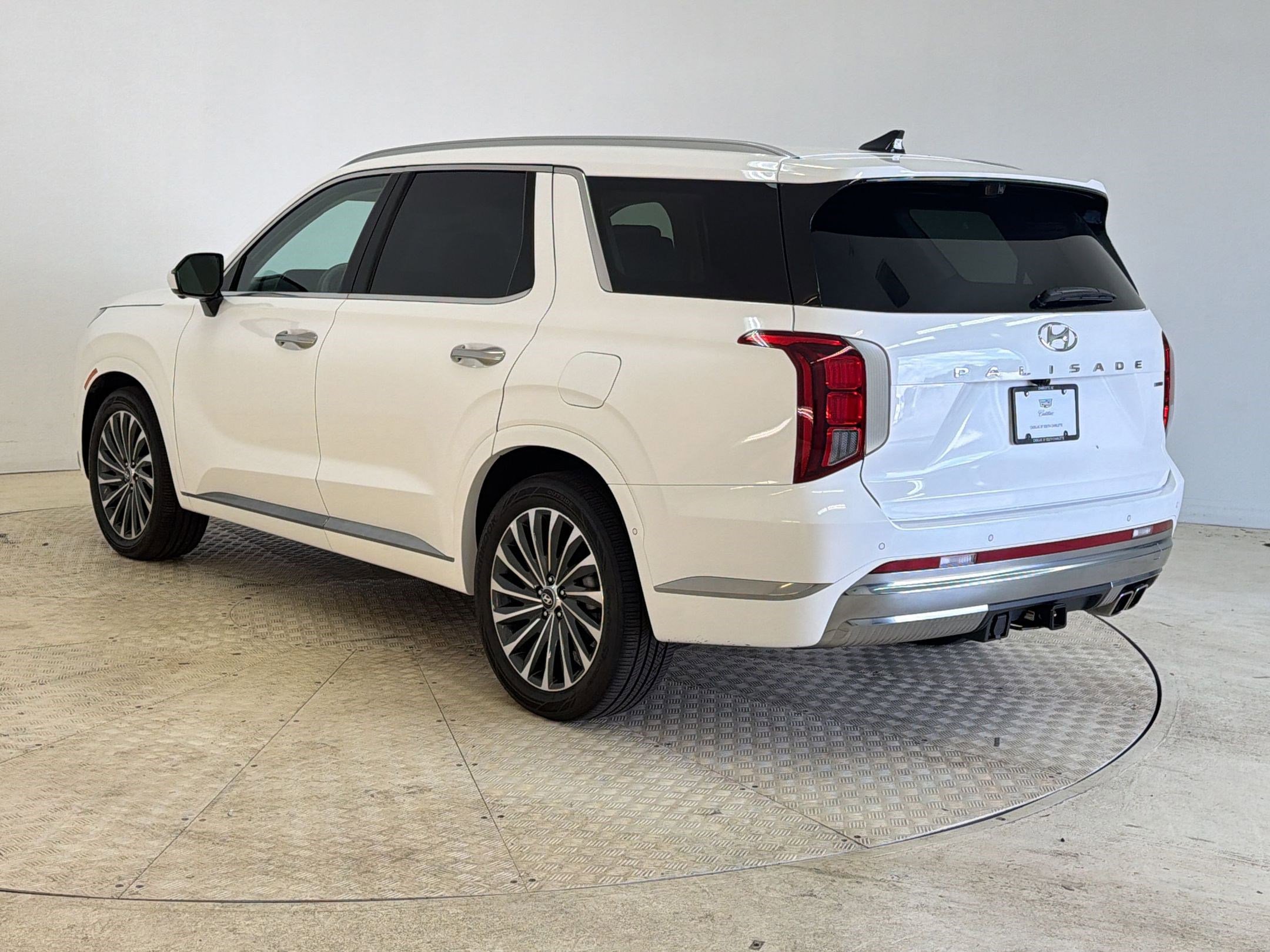 Used 2025 Hyundai Palisade Calligraphy AWD/4WD image 3