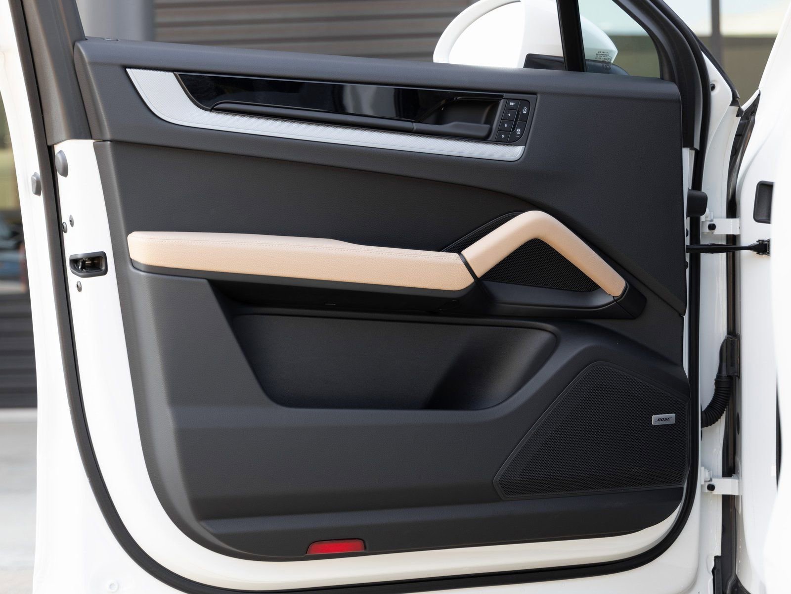 Certified 2025 Porsche Cayenne Coupe image 14