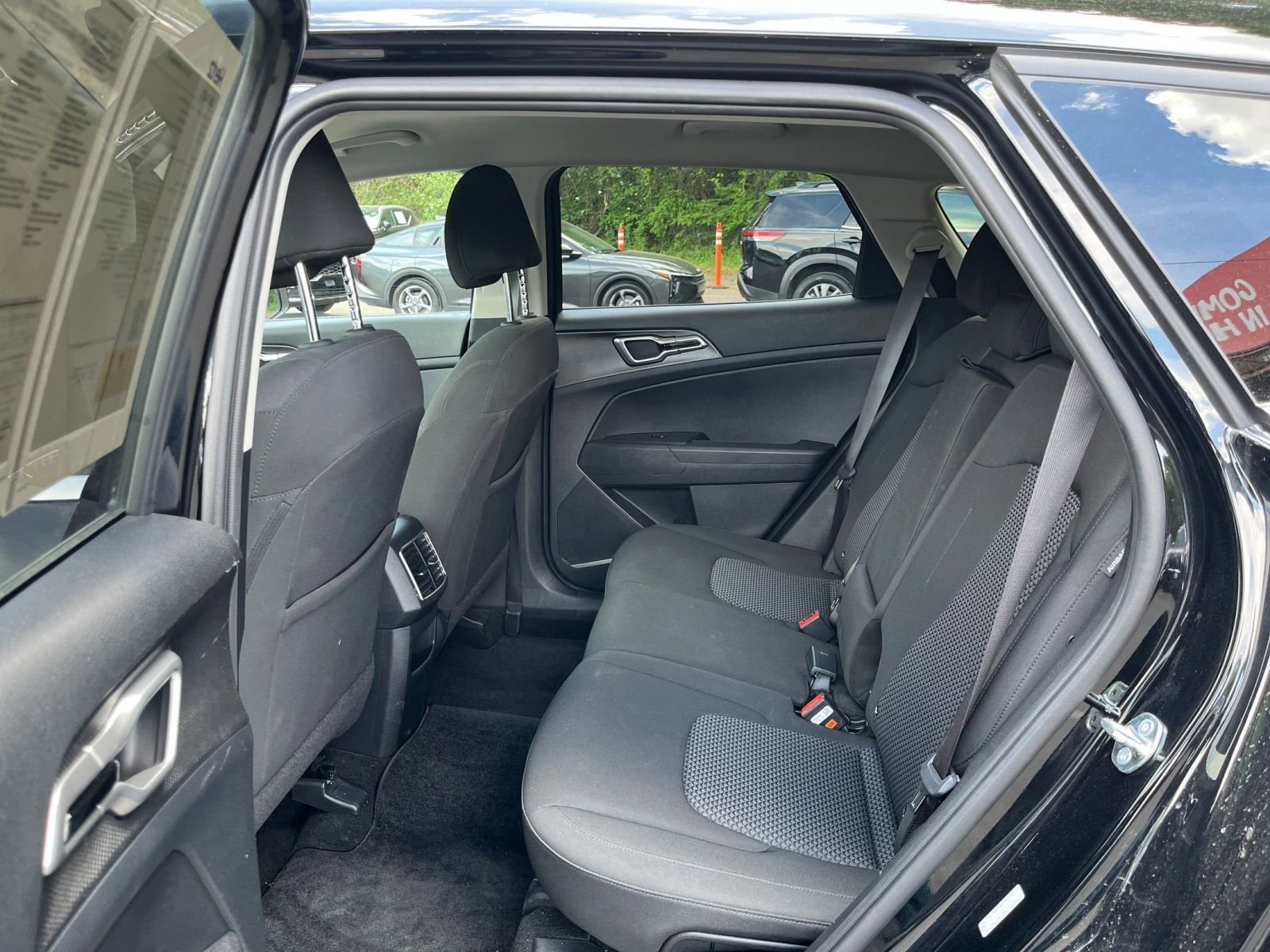 Used 2025 Kia Sportage LX FWD image 24