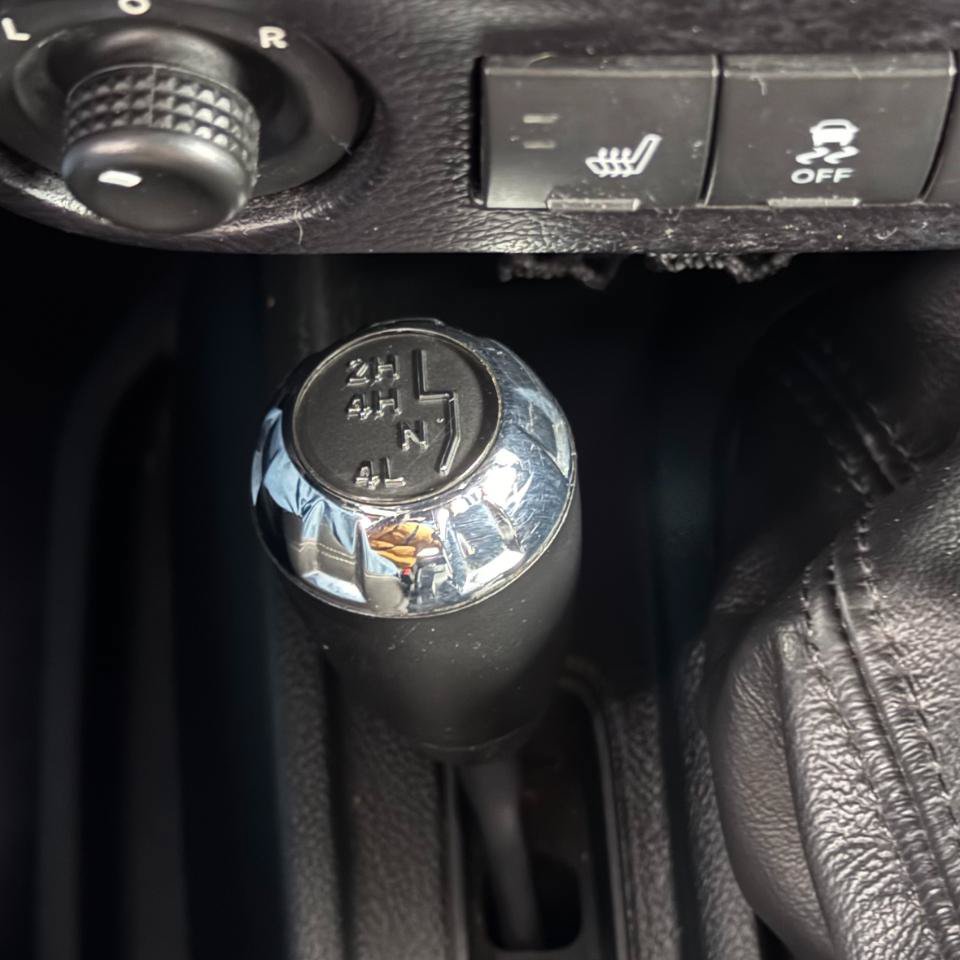 Used 2016 Jeep Wrangler Unlimited Sahara w/ Dual Top Group AWD/4WD image 17