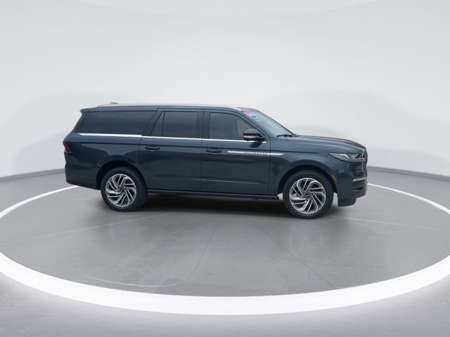 Certified 2025 Lincoln Navigator L Reserve AWD/4WD image 8