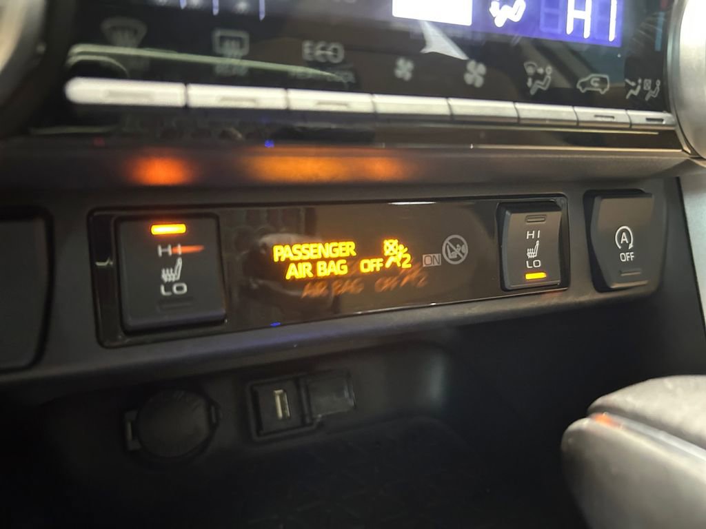 Used 2020 Toyota RAV4 XLE Premium image 37