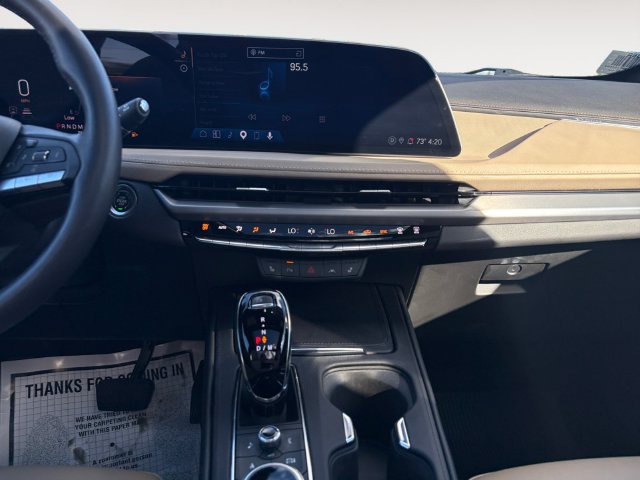 Used 2024 Cadillac XT4 Luxury w/ Cold Weather Package AWD/4WD image 11