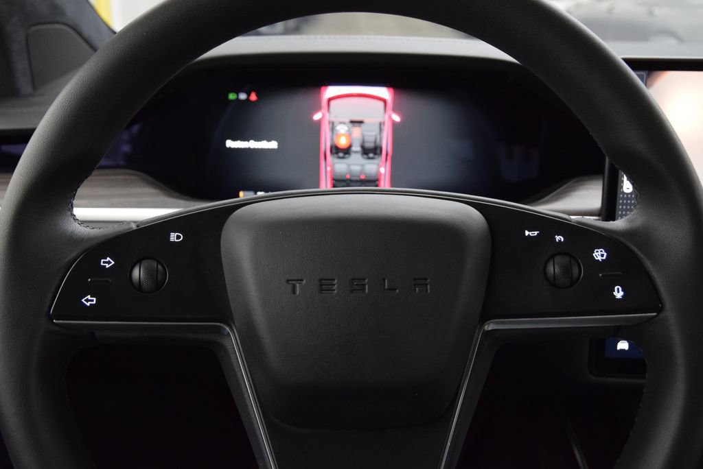 Used 2022 Tesla Model X image 24
