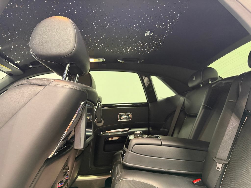 Used 2017 Rolls-Royce Ghost RWD image 38