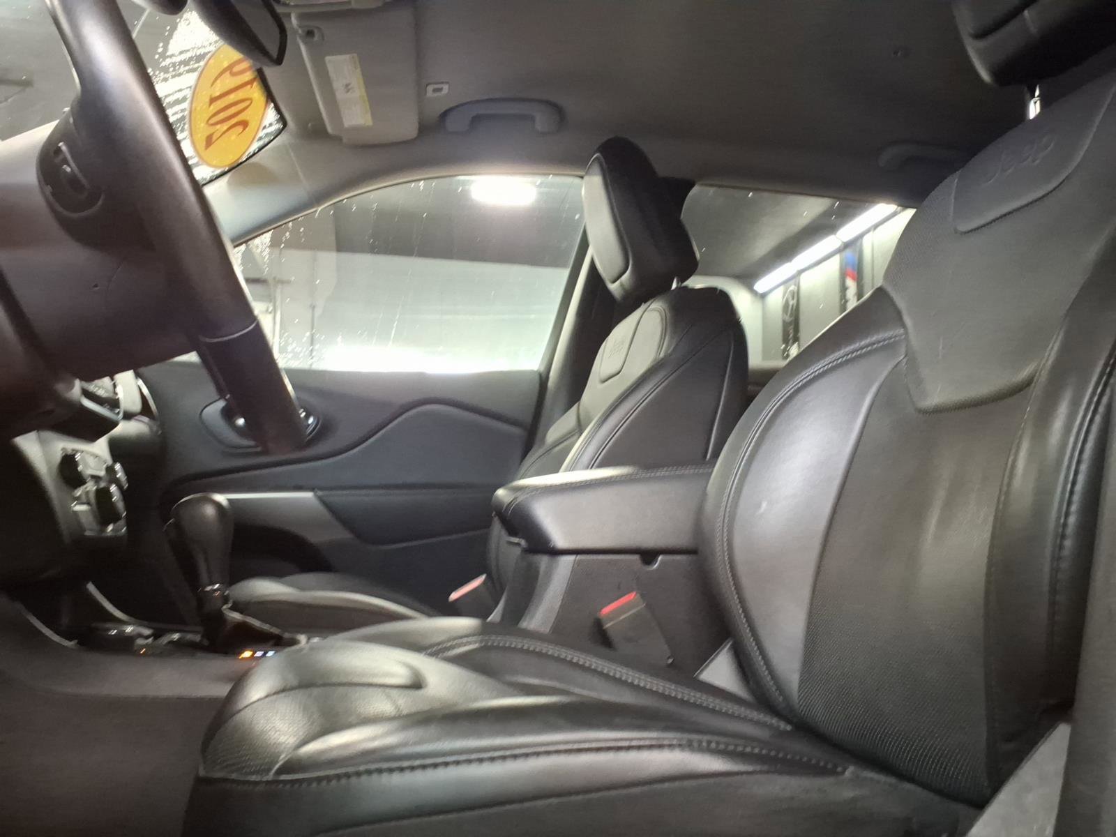 Used 2019 Jeep Cherokee Limited image 7