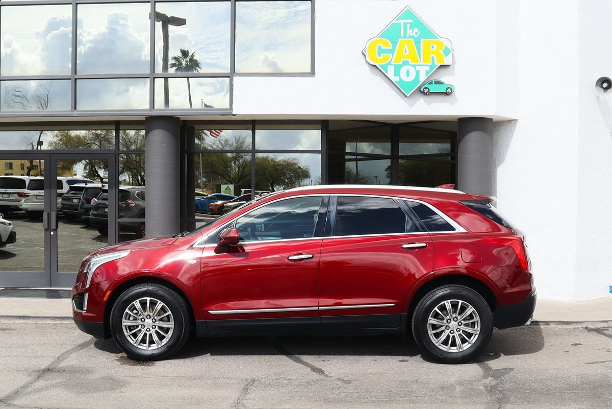Used 2017 Cadillac XT5 Luxury w/ Driver Awareness Package FWD image 8