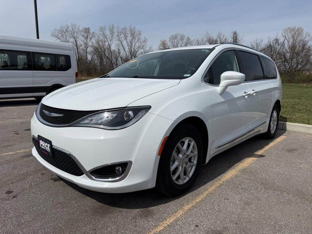 Used 2020 Chrysler Pacifica Touring-L image 1