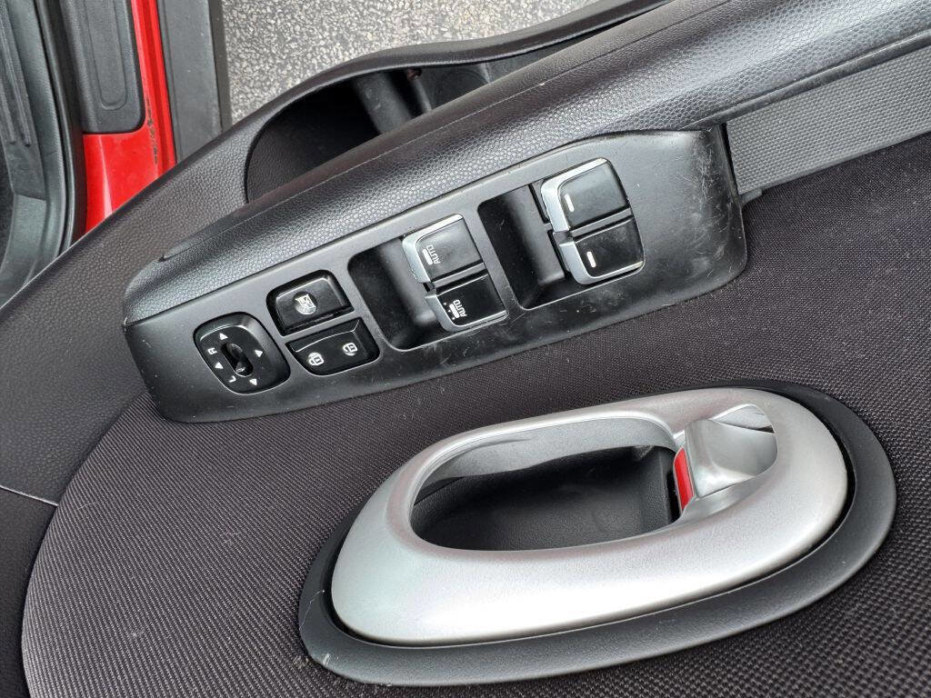 Used 2018 Kia Soul + image 9