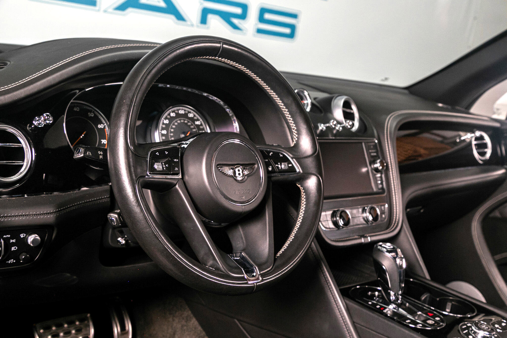 Used 2017 Bentley Bentayga image 6