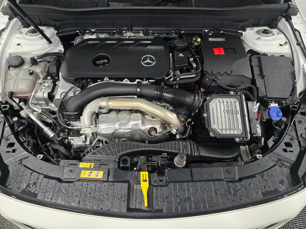 Used 2025 Mercedes-Benz GLB 250 4MATIC image 10