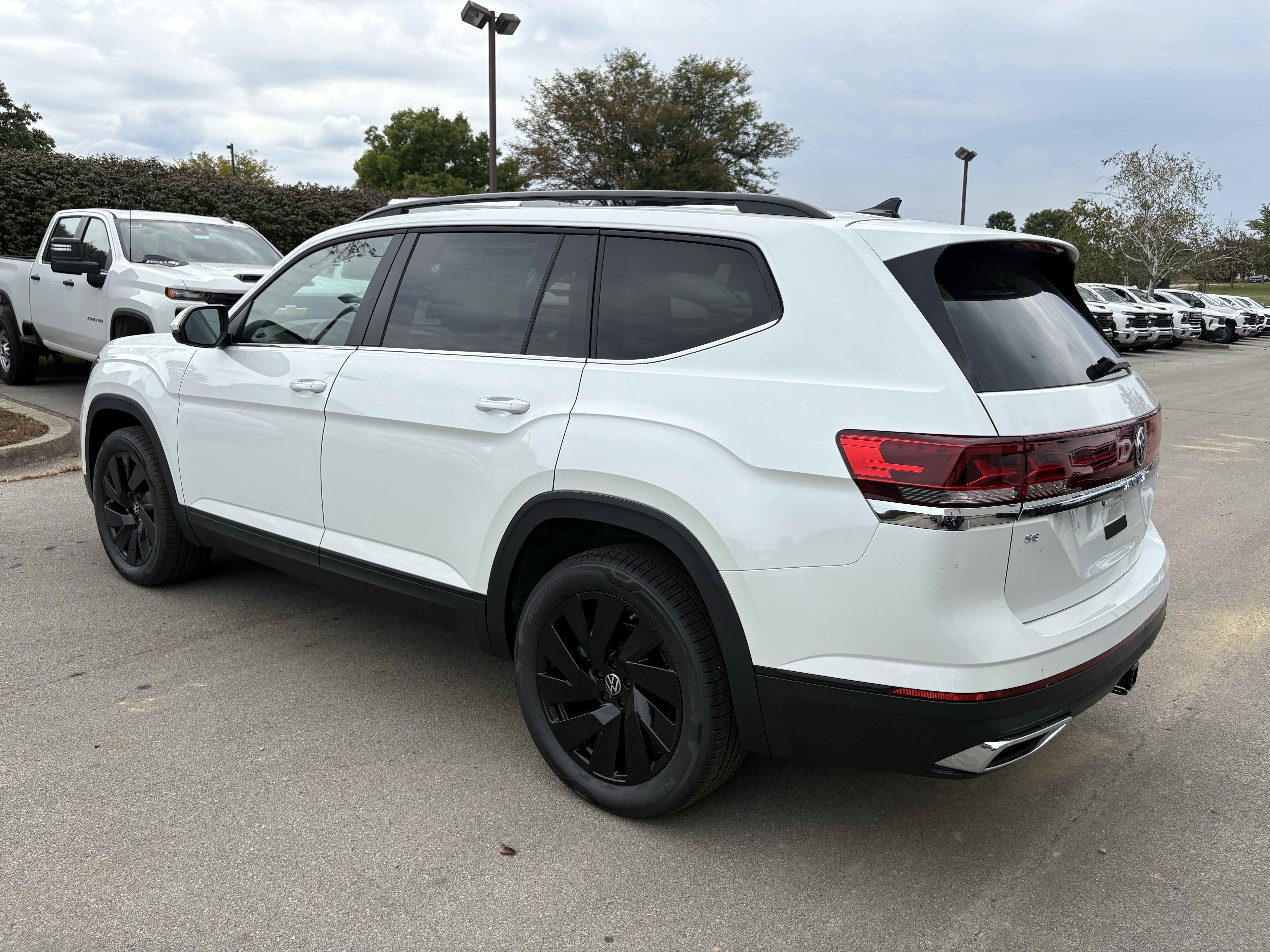 New 2026 Volkswagen Atlas SE image 5