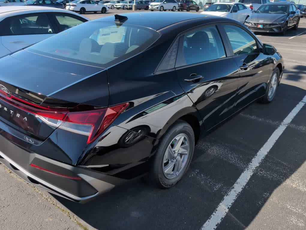 New 2026 Hyundai Elantra SE FWD image 14