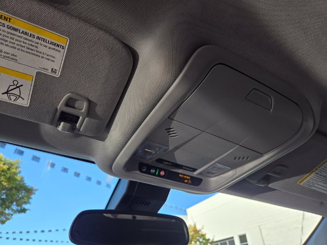 Used 2023 GMC Terrain SLE w/ Driver Convenience Package FWD image 24