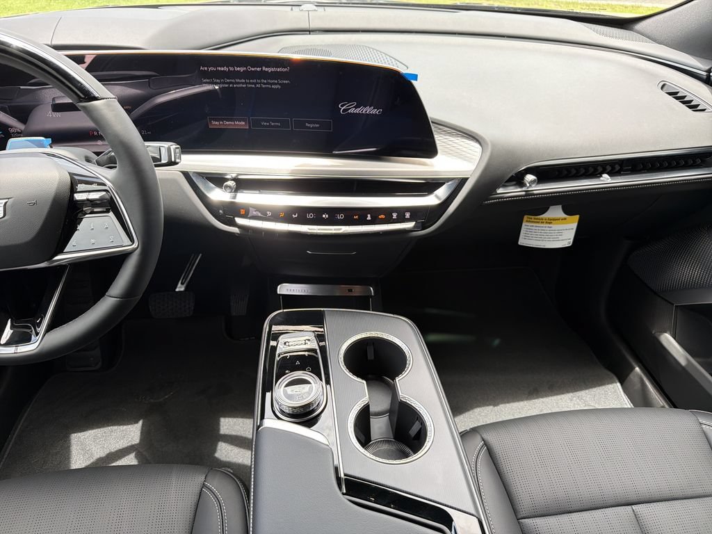New 2026 Cadillac Lyriq Signature Sport AWD/4WD image 15