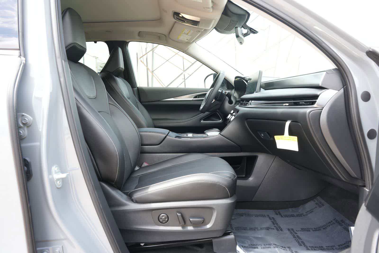 Used 2026 INFINITI QX60 Luxe w/ Cargo Package FWD image 23