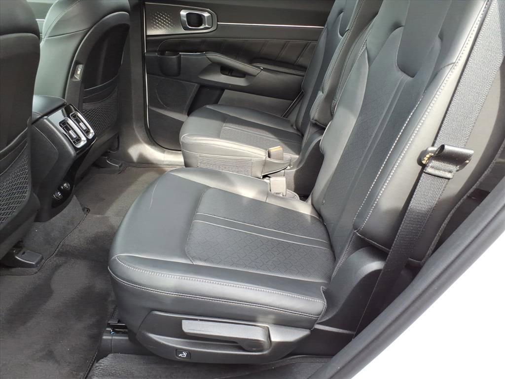 Used 2023 Kia Sorento SX image 11