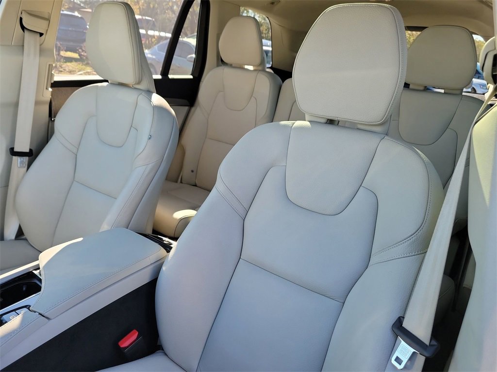 Used 2023 Volvo XC90 B6 Plus image 15