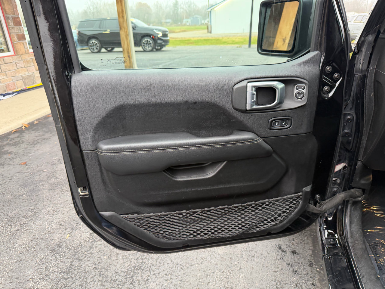 Used 2023 Jeep Gladiator Overland image 12