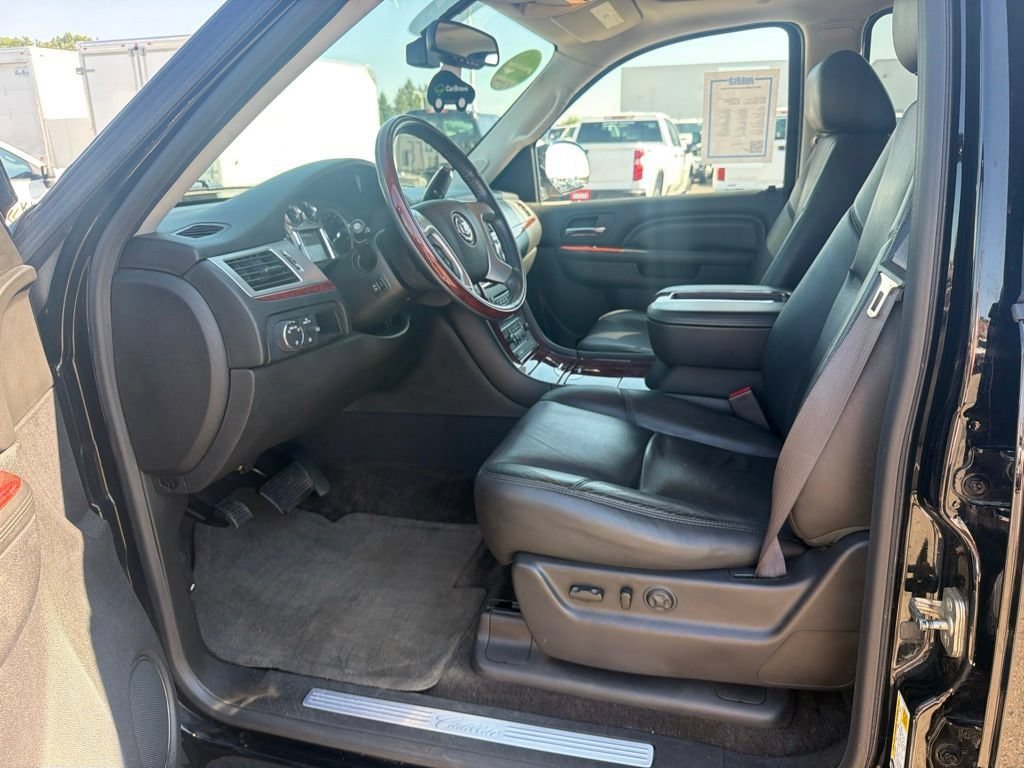 Certified 2014 Cadillac Escalade Premium AWD/4WD image 25