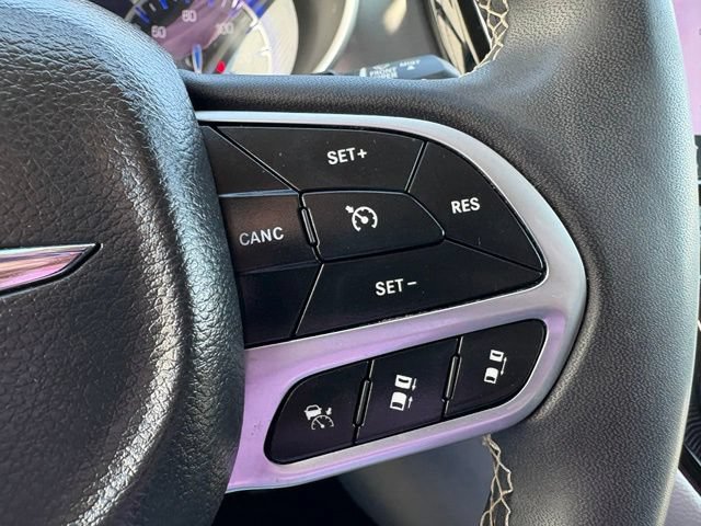 Used 2022 Chrysler Pacifica Touring-L FWD image 25