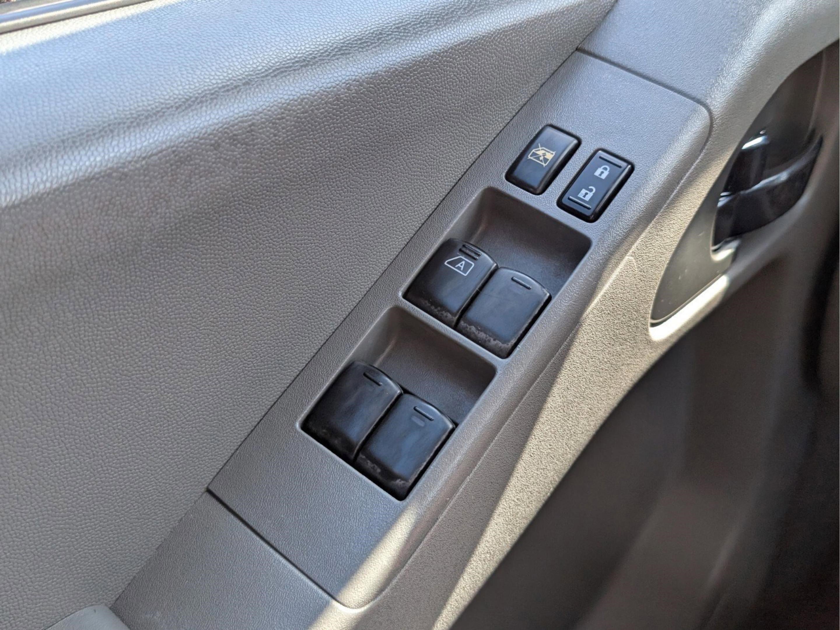 Used 2013 Nissan Frontier Desert Runner image 36