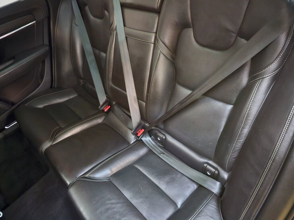 Used 2017 Volvo V90 T6 Cross Country image 17