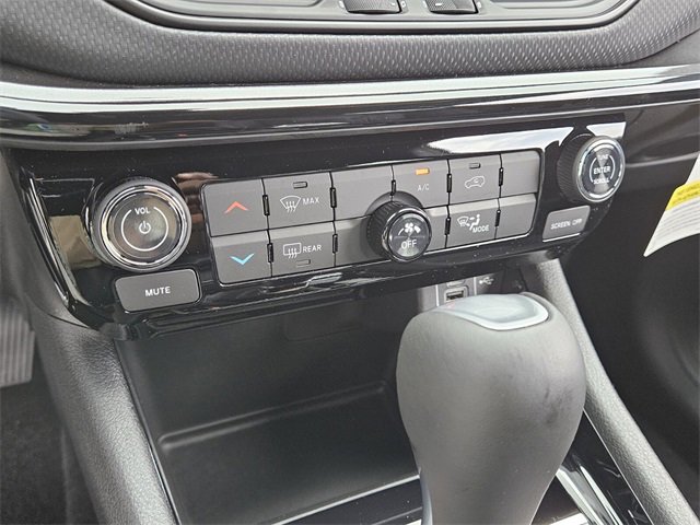 New 2026 Jeep Compass Latitude image 21